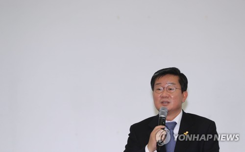 발언하는 전해철