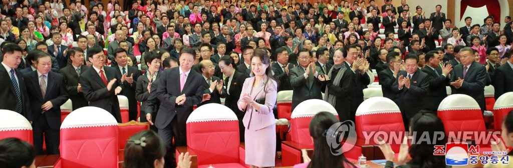 북한 리설주, 중국 발레단 공연 관람