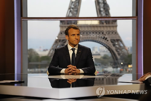 인터뷰하는 에마뉘엘 마크롱 프랑스 대통령