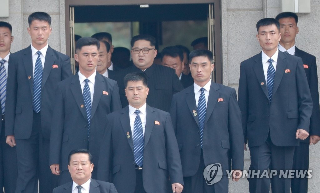 [남북정상회담] 판문각 나서는 김정은 국무위원장