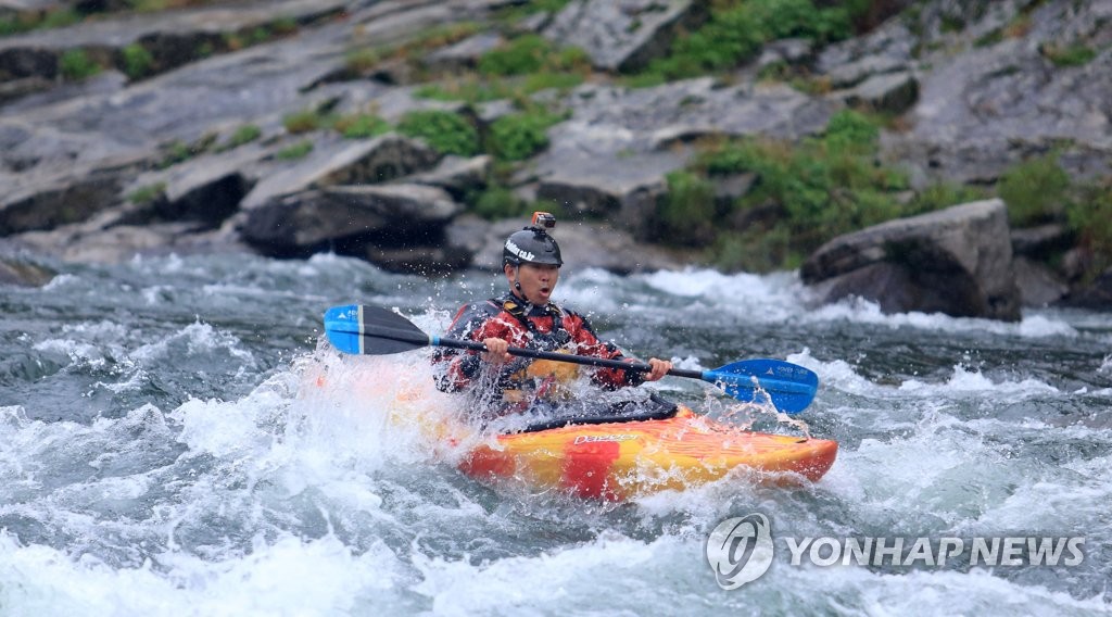 빗속에서 즐기는 짜릿한 카약