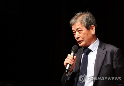 발제하는 김진경 위원장