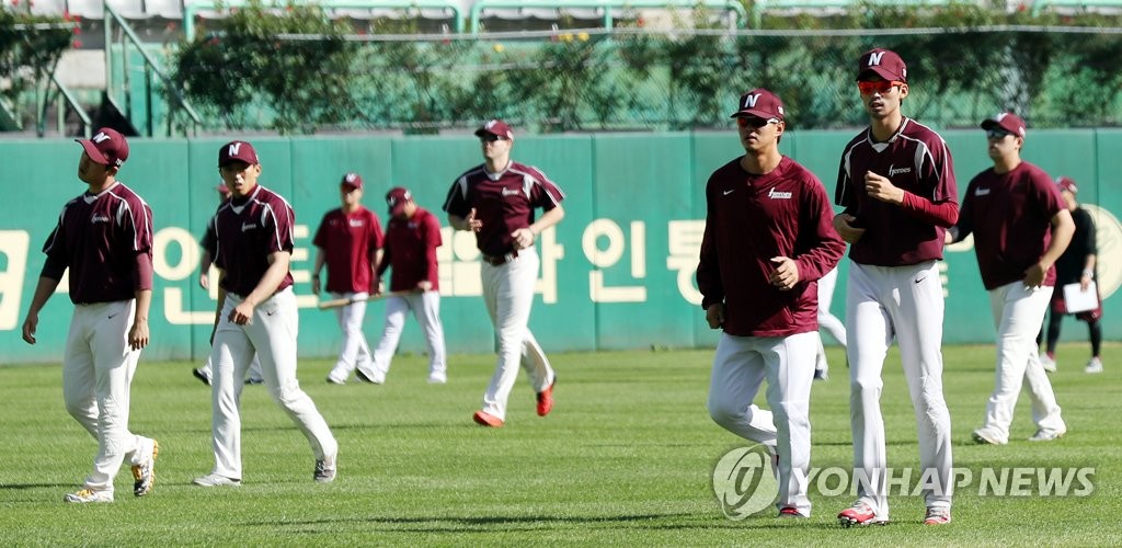침울함 속 훈련하는 넥센 선수들