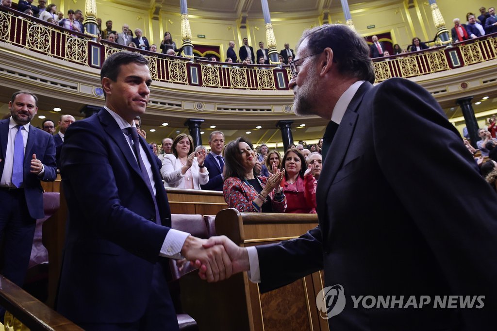 스페인 라호이 총리 실각…새 총리에 산체스 사회당 대표