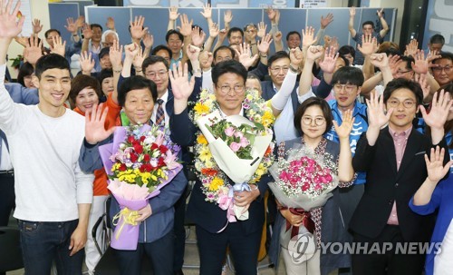 환호하는 도성훈