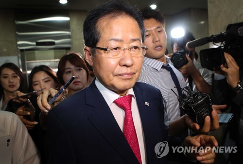 당사 나서는 홍준표 대표
