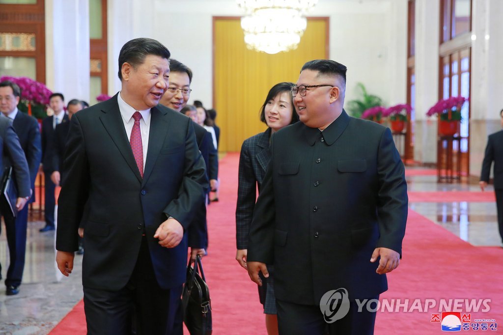 시진핑 중국 국가주석(왼쪽)과 김정은 북한 국무위원장