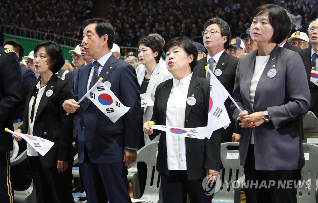 6·25 노래 부르는 여야 지도부