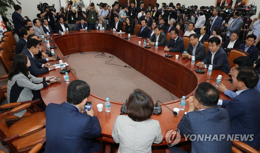 한자리에 모인 자유한국당 초·재선 의원들