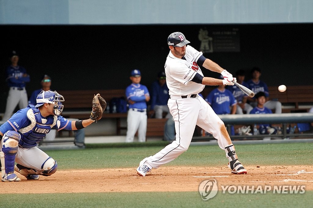 2군 경기에 출전한 두산 새 외인 타자 반 슬라이크
