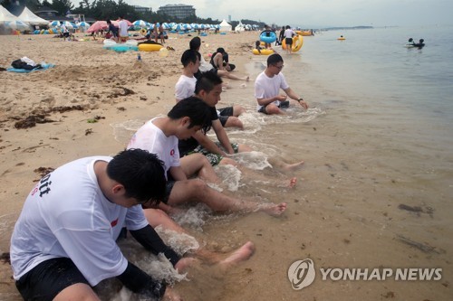 찜통더위 기승…동해안 해수욕장 북적