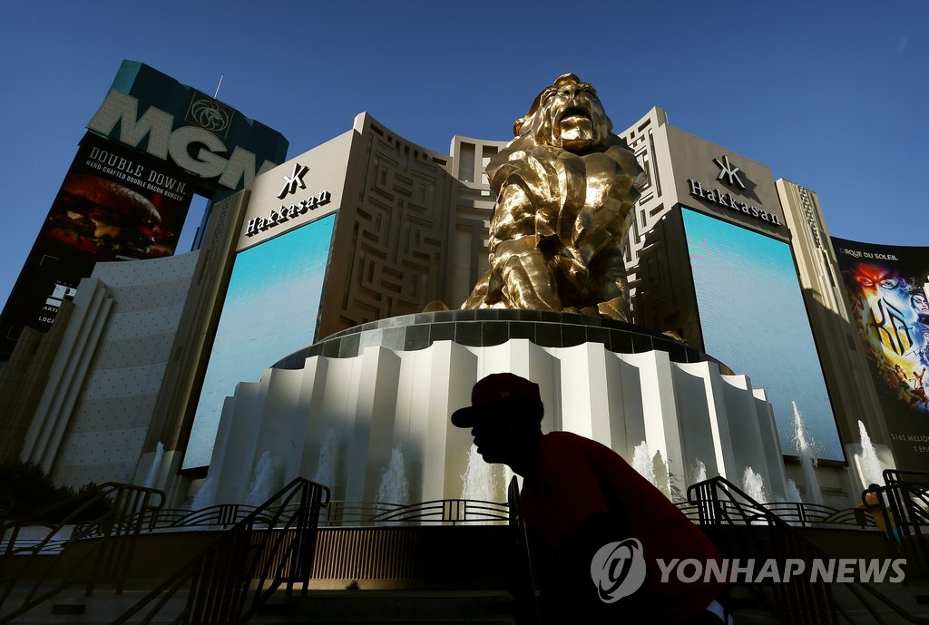 MGM, 라스베이거스 총격 피해자 1천명에 맞소송…"우린 책임없어"