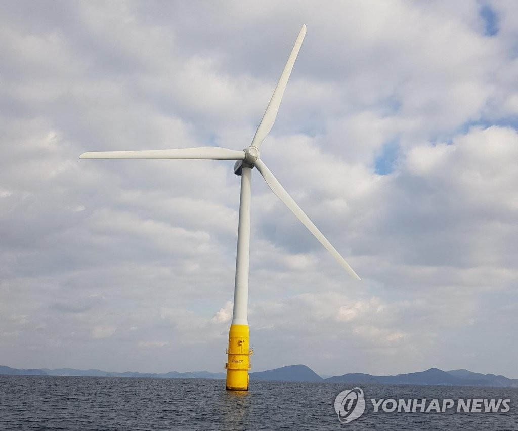 울산 앞바다에 국내 최초 부유식 해상풍력발전기 시험 가동
