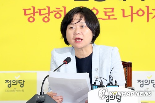 발언하는 정의당 이정미 대표