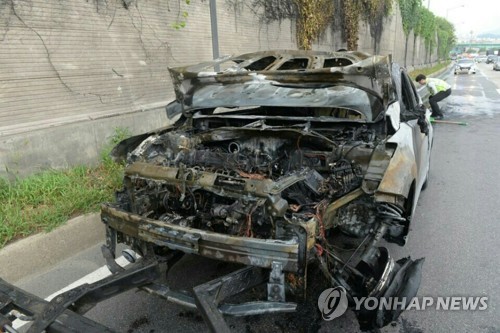 불에 탄 아반떼 승용차