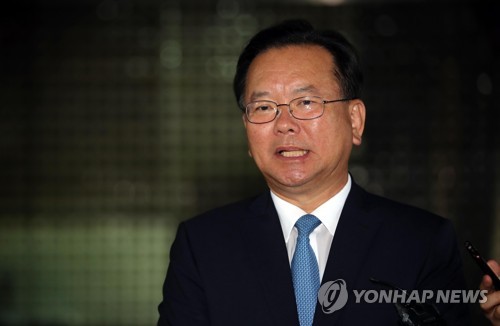 '긴급조치 위반' 재심서 무죄 판결받은 김부겸