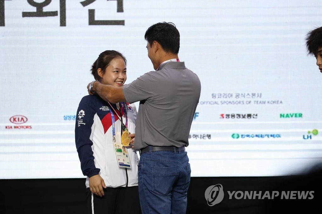 아빠가 걸어주는 메달