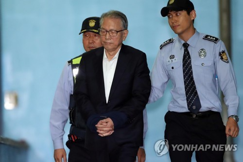 다시 구치소 향하는 김기춘
