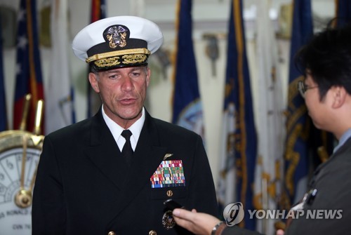 인터뷰하는 존 아퀼리노 미국 태평양함대사령관