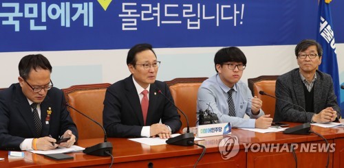 선거연령 하향 요구 사회단체와 간담회 갖는 홍영표