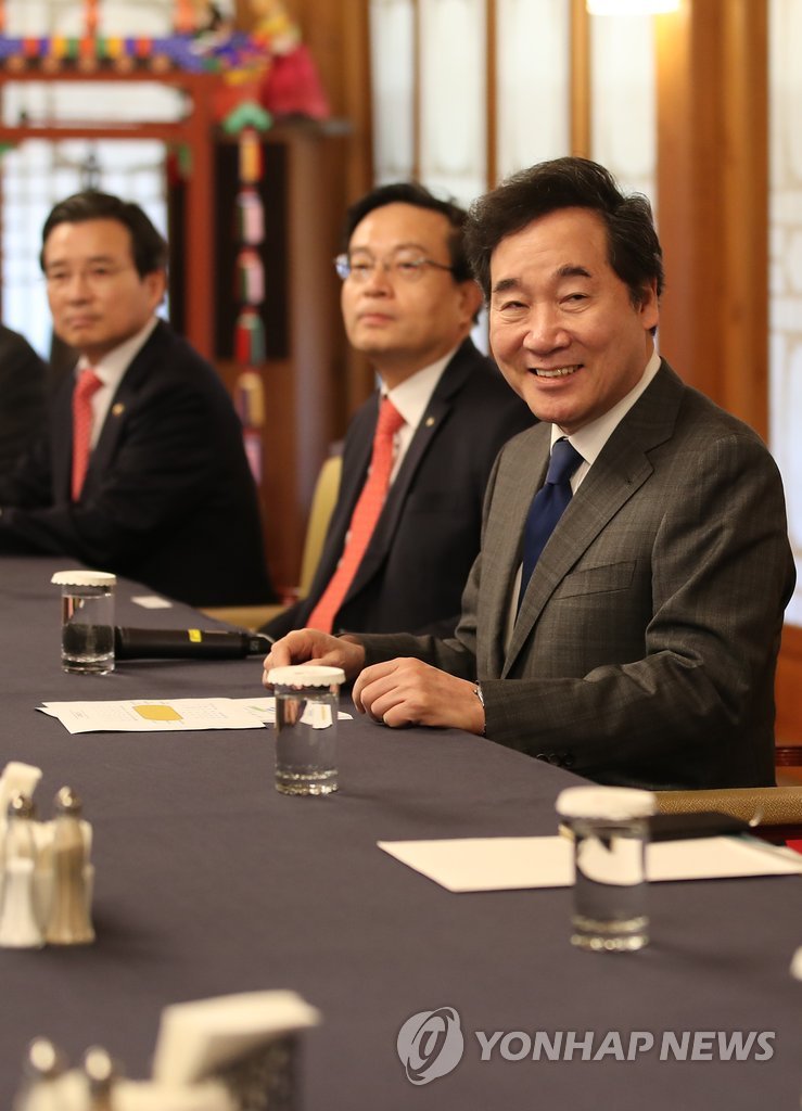 은행장들과 오찬 모임 참석한 이낙연 총리