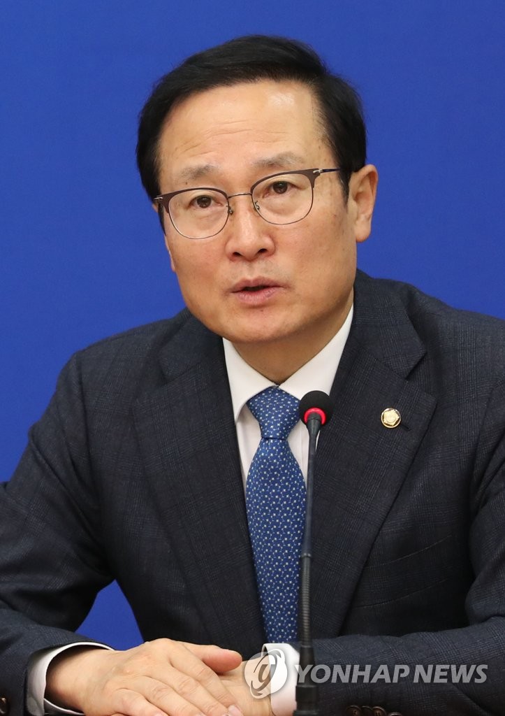 발언하는 홍영표