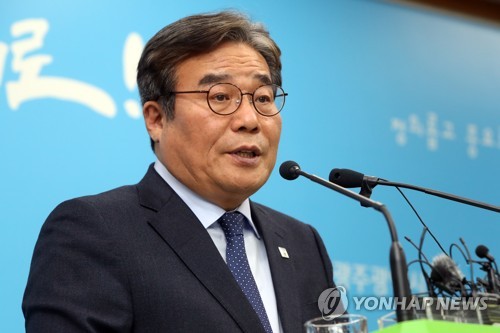 브리핑하는 이병훈 광주시 문화경제부시장