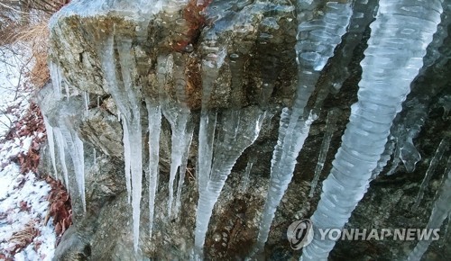 최강 한파에 고드름 꽁꽁