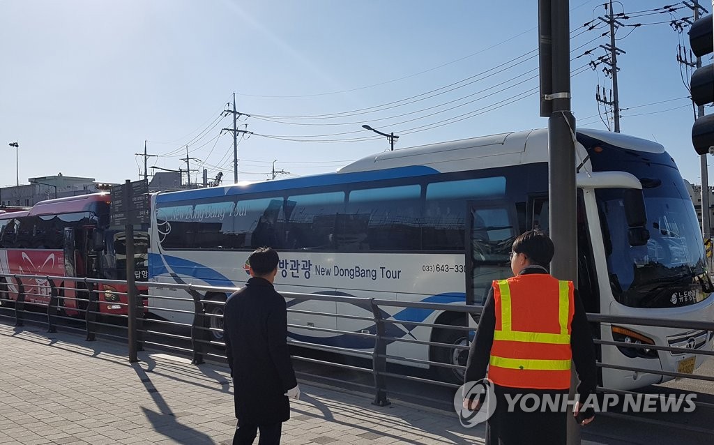 KTX 열차 탈선 사고, 줄지어 선 대체 수송 버스
