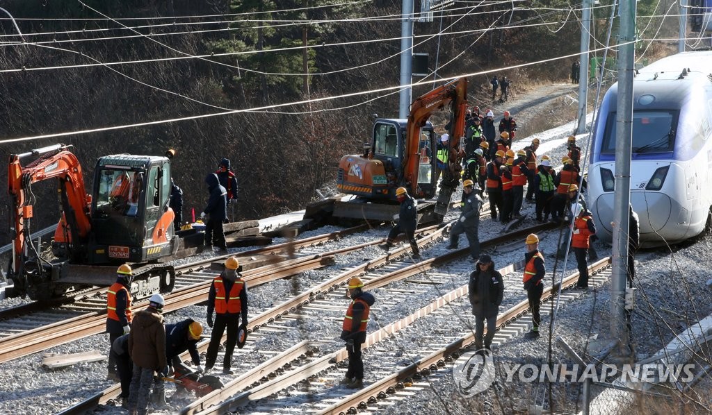 KTX 탈선 열차 복구 분주