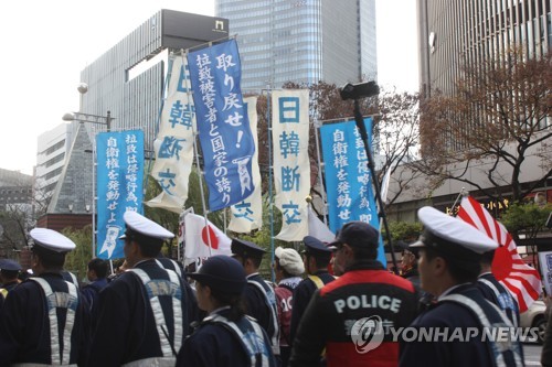 일본 우익세력, 도쿄 긴자 지나며 혐한 시위