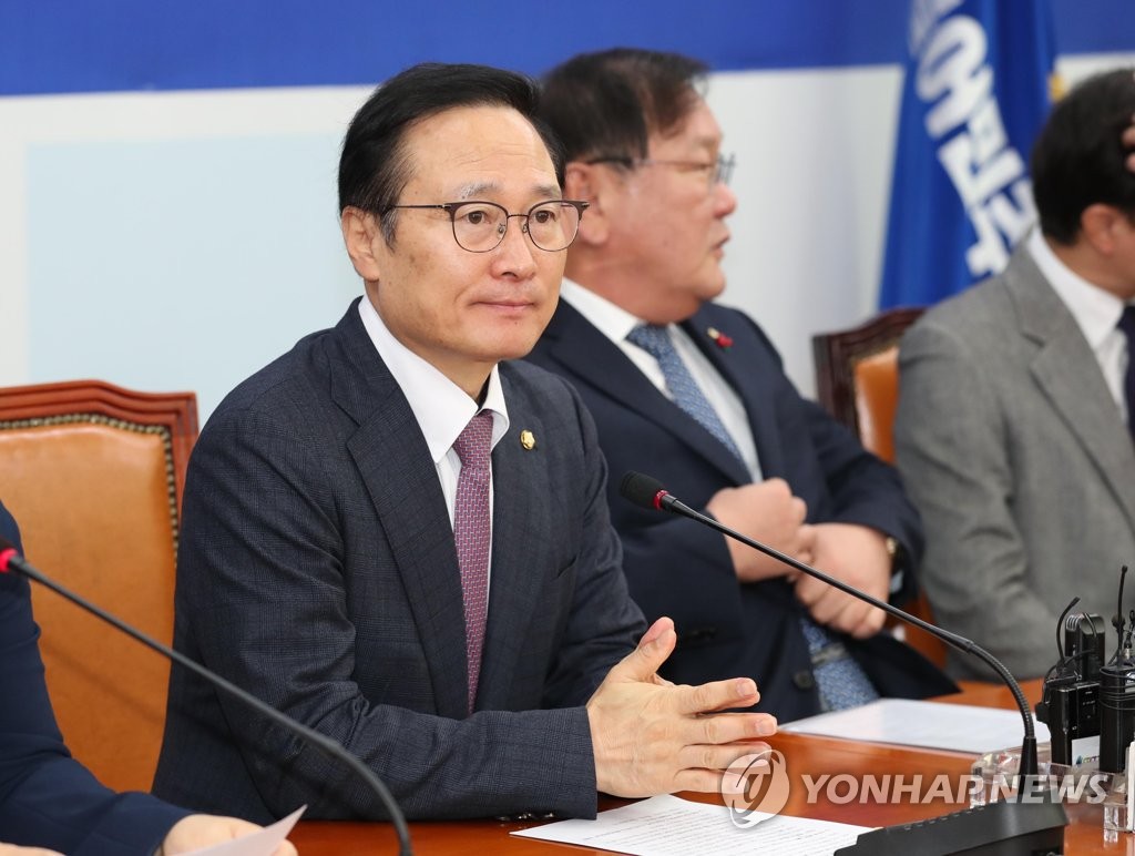 원내대책회의 참석한 홍영표 원내대표