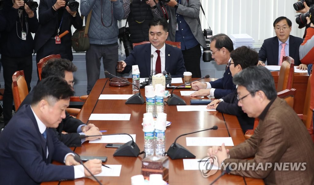 정치개혁 1소위 회의 주재하는 김종민 소위원장