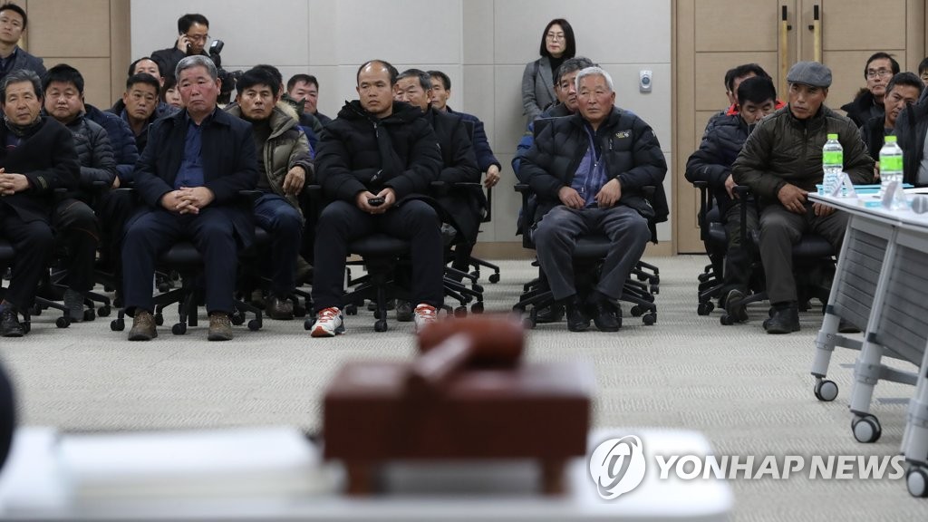 현장조정회의 참석한 마을 주민들