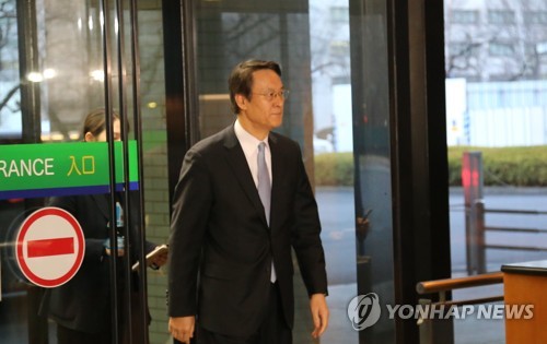 일본 정부, 한국대사 초치…외무성 들어서는 이수훈 대사