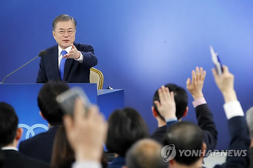 문 대통령 '질문하세요'