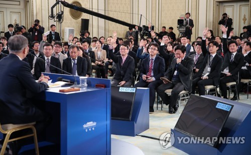 대통령을 향한 질문 공세