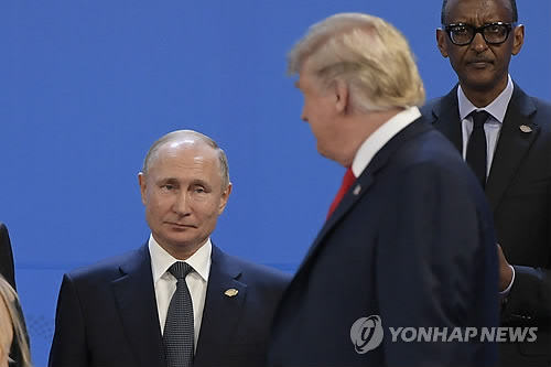 트럼프, FBI 수사받고, '통역노트 압수'