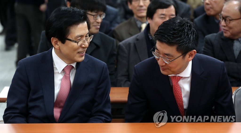 왼쪽부터 자유한국당 황교안 대표, 김세연 여의도연구원장