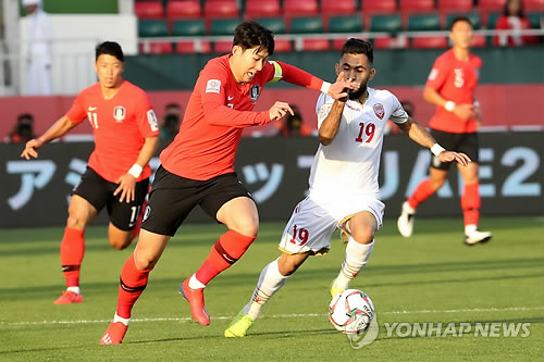 돌파하는 손흥민