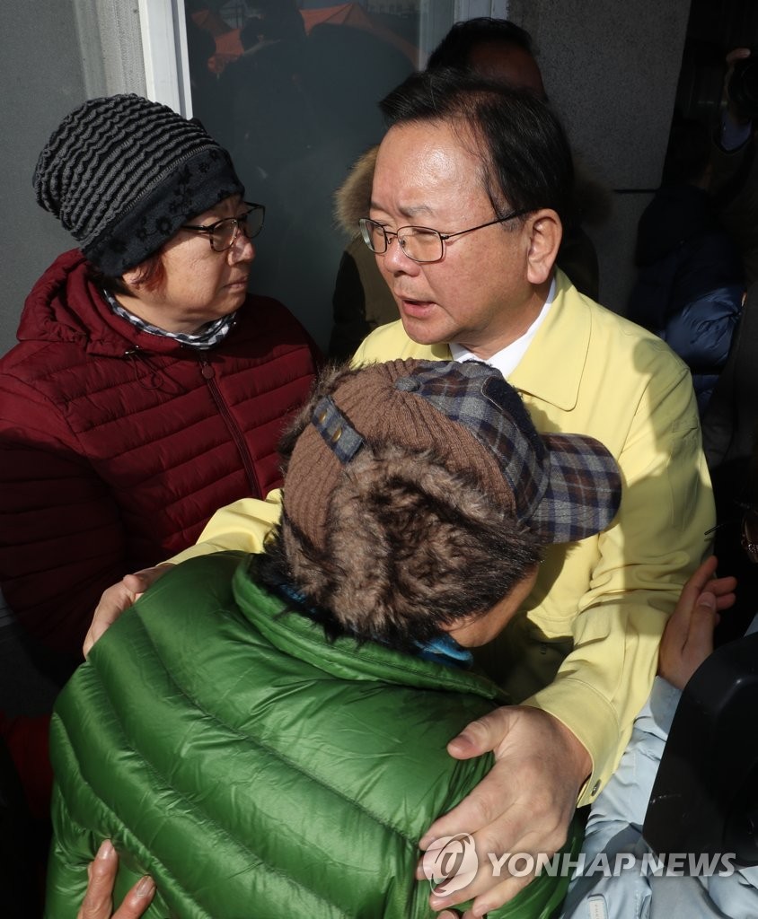 상인 위로하는 김부겸 장관