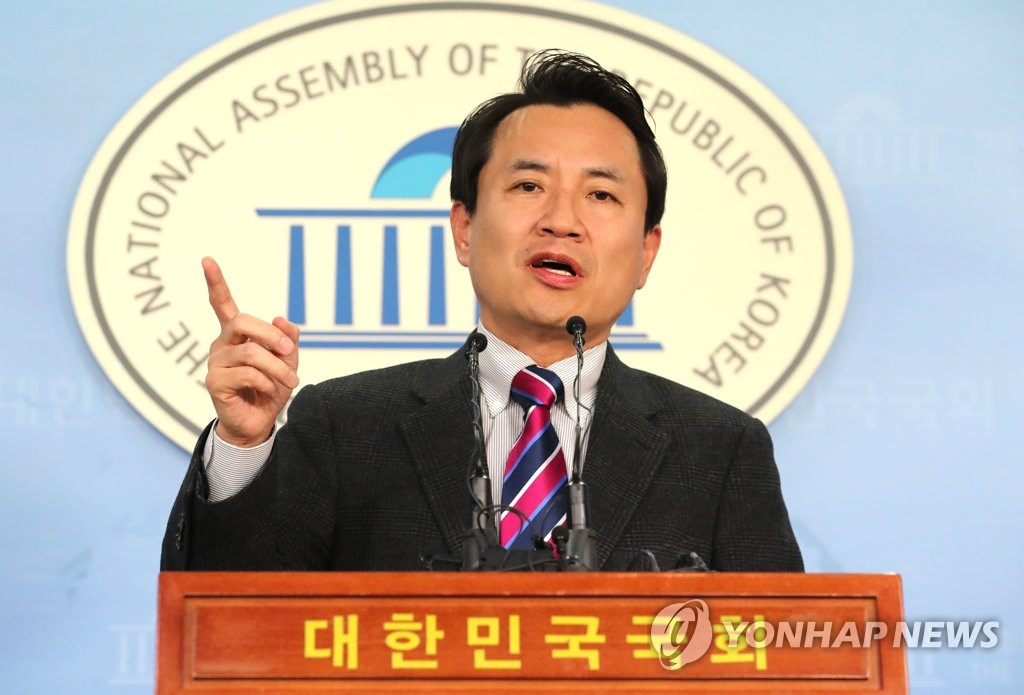 (서울=연합뉴스) 김주형 기자 = 자유한국당 당대표에 출마한 김진태 의원이 31일 오후 국회 정론관에서 발언하고 있다. kjhpress@yna.co.kr