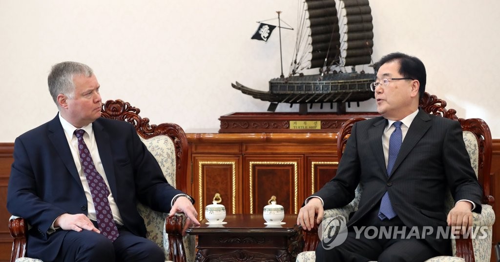 정의용, 비건 미 대북특별대표와 환담