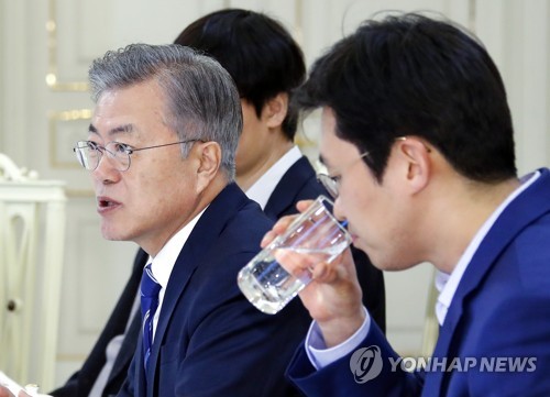 문 대통령, 혁신벤처기업인들과 함께