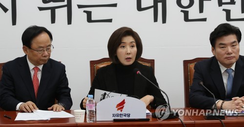 기자간담회 하는 자유한국당 나경원 원내대표