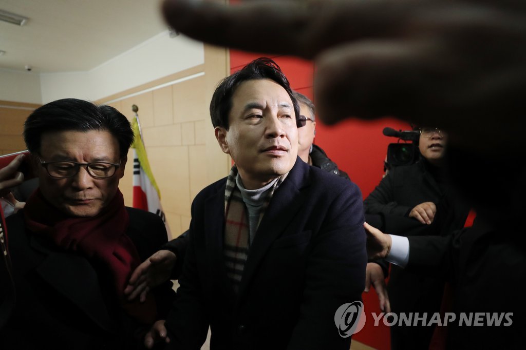 5·18단체 항의받는 김진태