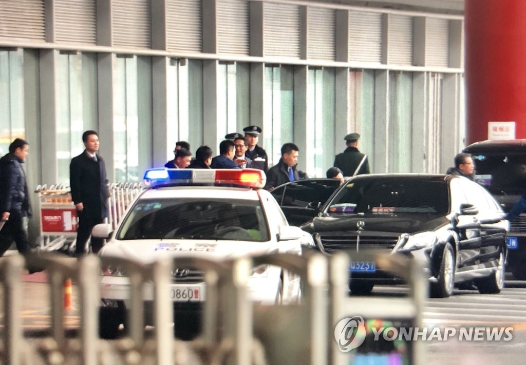 베트남 외교장관, 의전장 대동 방북…경유지 베이징 도착