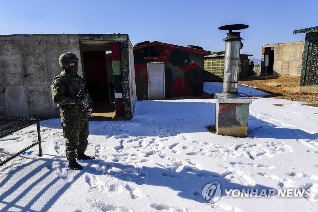 눈 쌓인 '시범 철수' 고성 GP