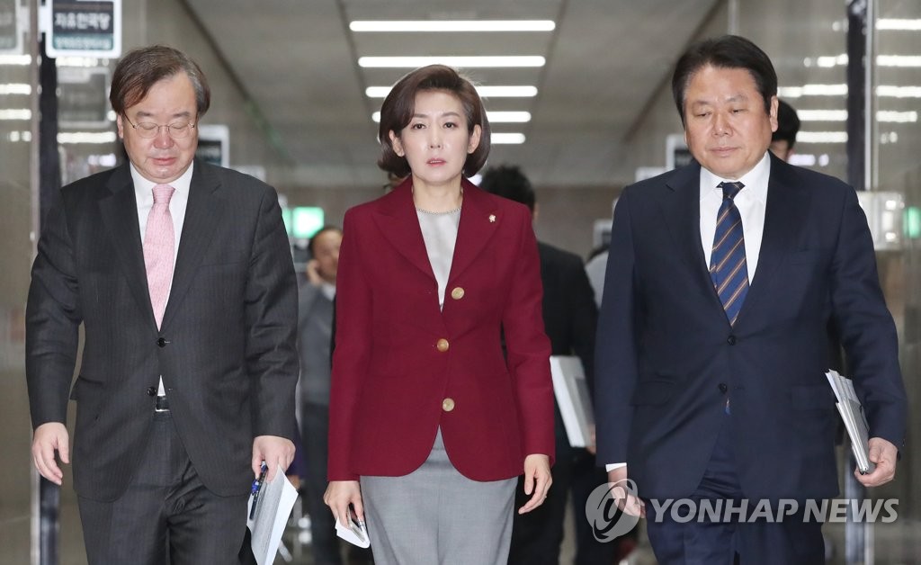 회의장 들어서는 나경원 원내대표