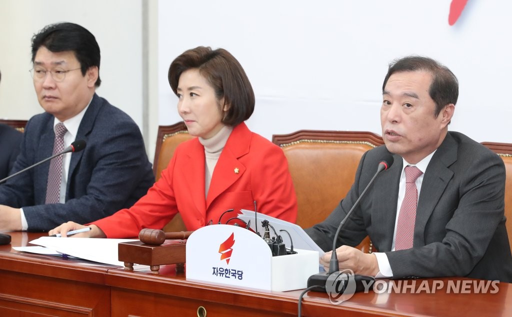 발언하는 김병준 비대위원장